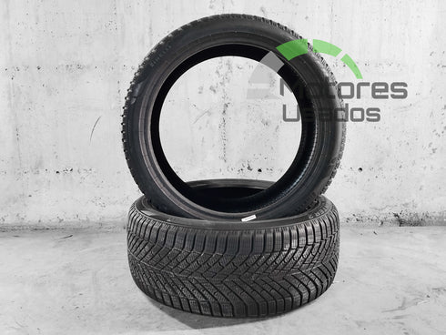 2 Pneus Pirelli WINTER 2 SCORPION 255/40 R21