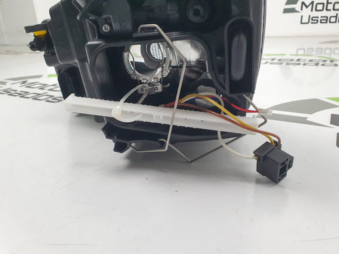 Farol Dianteiro Direito para Volkswagen Polo MK5 Aftermarket