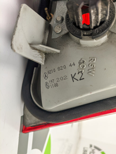 Farol Traseiro Direito Mercedes Classe E A2108204464